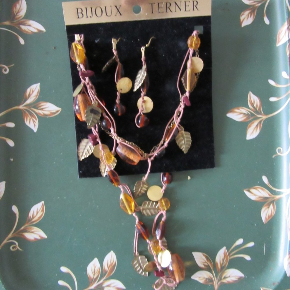 Bijoux Terner Earring Necklace leaf amber glass